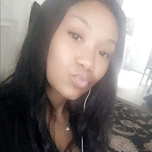 Meet your Posher, Thalia